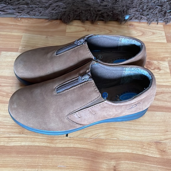 DrScholl’s Brown shoes - Picture 2 of 5